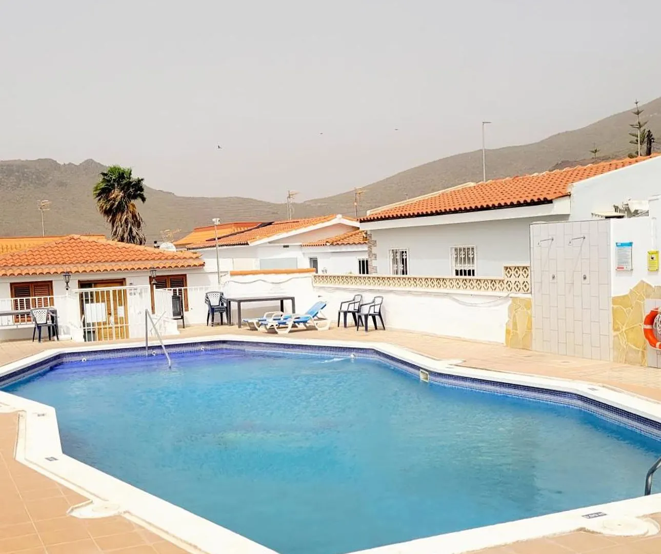 Apartamento Con Piscina Privada의 연락처